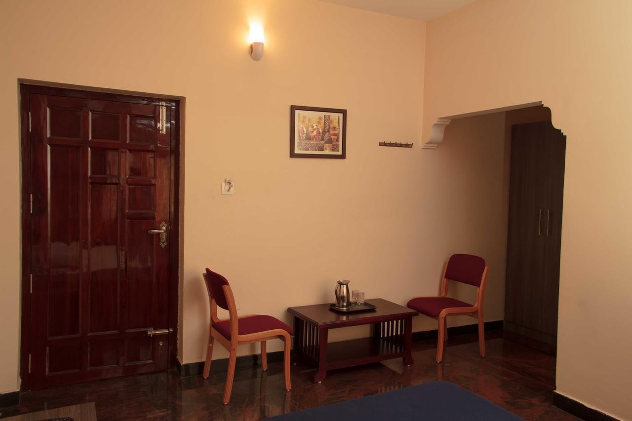 Hotel Sri Hayagriva Tiruchirappalli Room photo