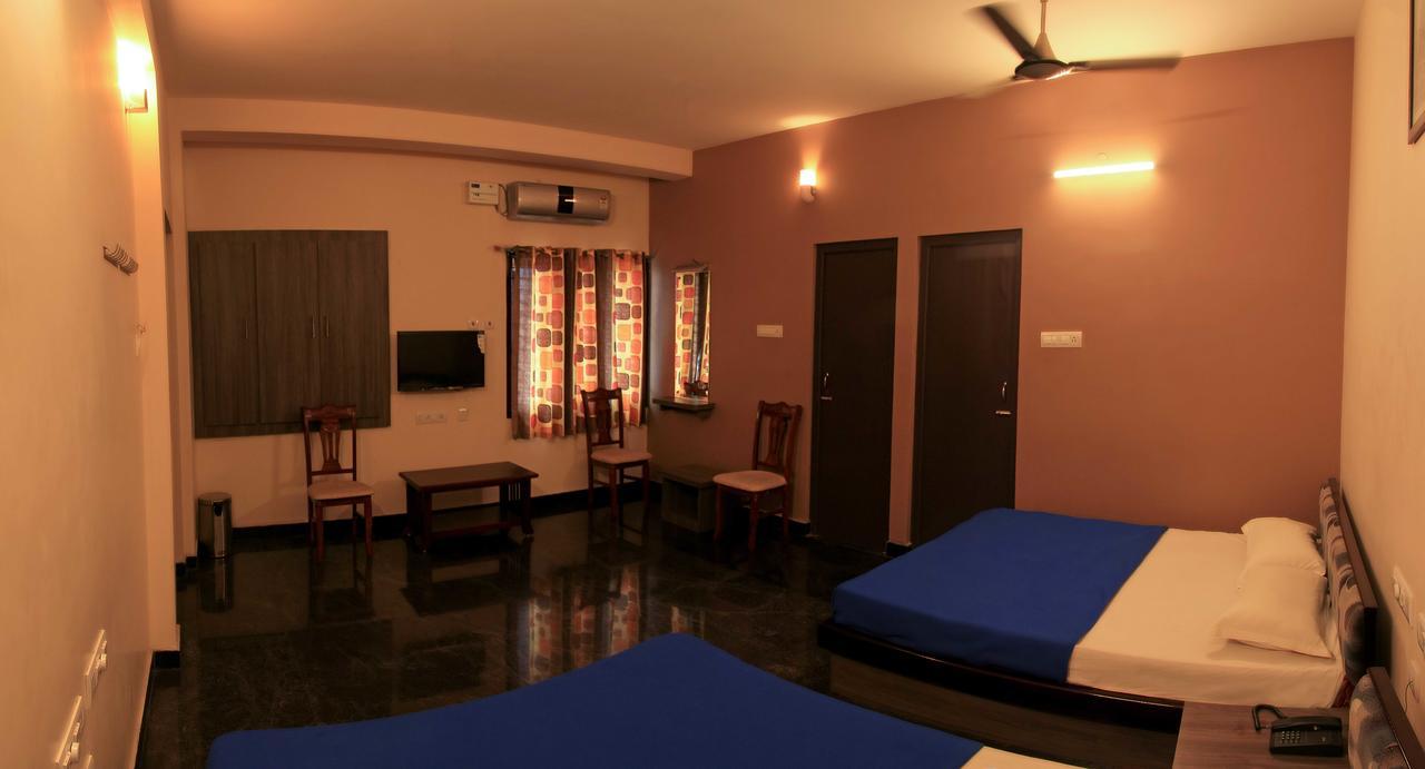 Hotel Sri Hayagriva Tiruchirappalli Room photo